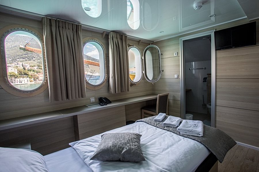 Inselhüpfen Kreuzfahrt ab Split bis Dubrovnik mit Deluxe Superior Yacht Desire*****