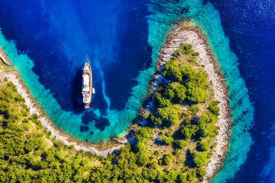 Inselhüpfen Deluxe Superior Yacht Kreuzfahrt ab Split bis Dubrovnik mit MY Desire*****