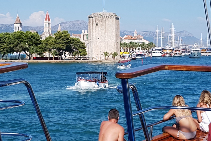 Baderoute T1 Kreuzfahrt ab Trogir mit MY Relax*****