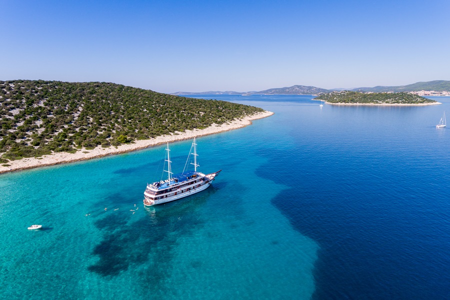 Blauereise Baderoute Inselhüpfen Kreuzfahrt ab Trogir mit NoName Premium Schiff****