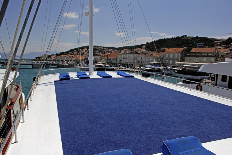 Blauereise Baderoute Inselhüpfen Kreuzfahrt ab Trogir mit NoName Premium Schiff****