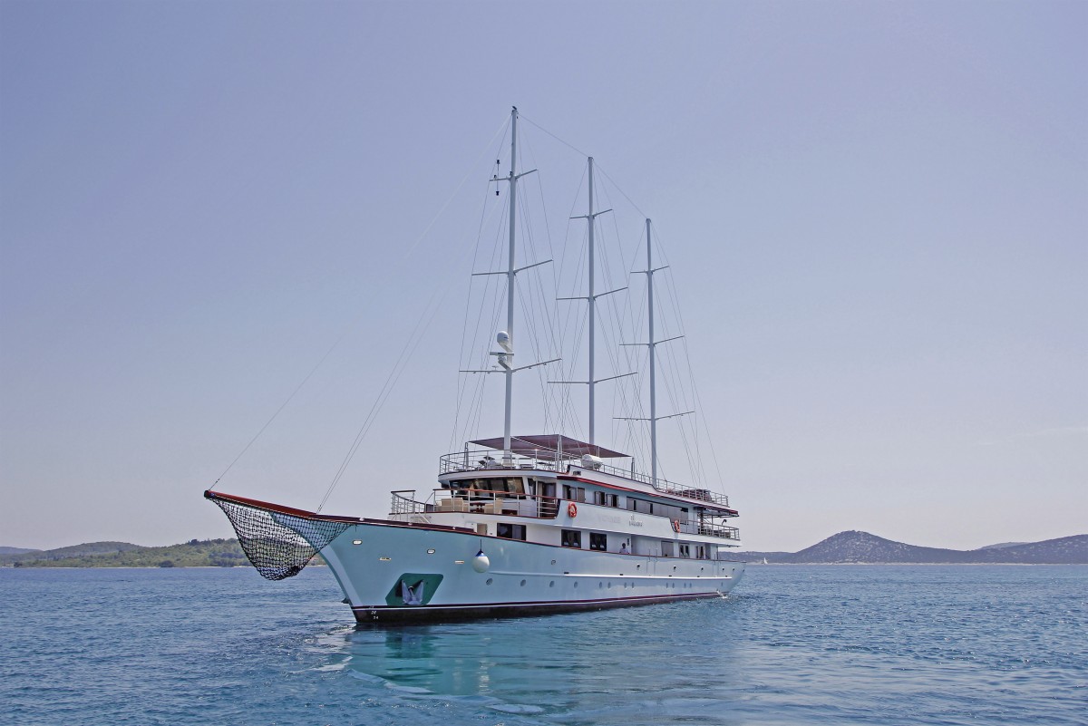 Baderoute Z2 Inselhüpfen Deluxe Yacht Kreuzfahrt ab Zadar mit MY Voyage*****