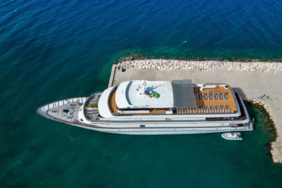 Inselhüpfen Deluxe Superior Yacht Kreuzfahrt ab Trogir bis Trogir mit MY Adriatica*****