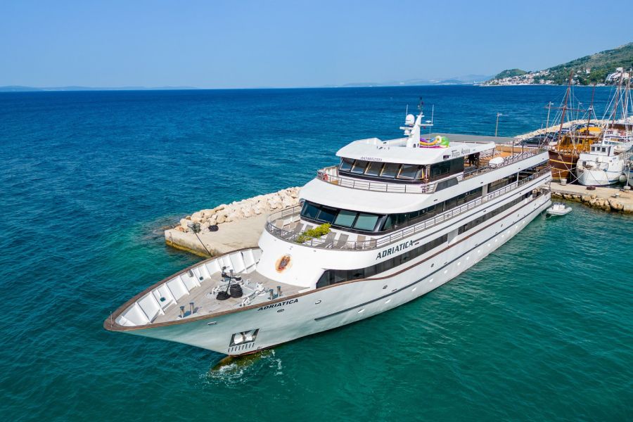 Inselhüpfen Deluxe Superior Yacht Kreuzfahrt ab Trogir bis Trogir mit MY Adriatica*****