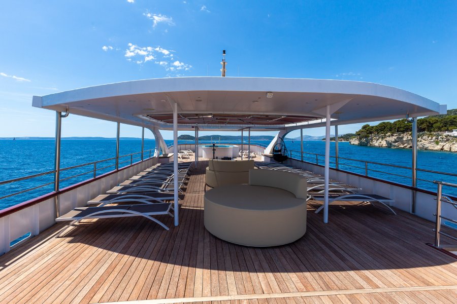 Inselhüpfen Deluxe Yacht Kreuzfahrt ab Opatija mit MY Avantura*****