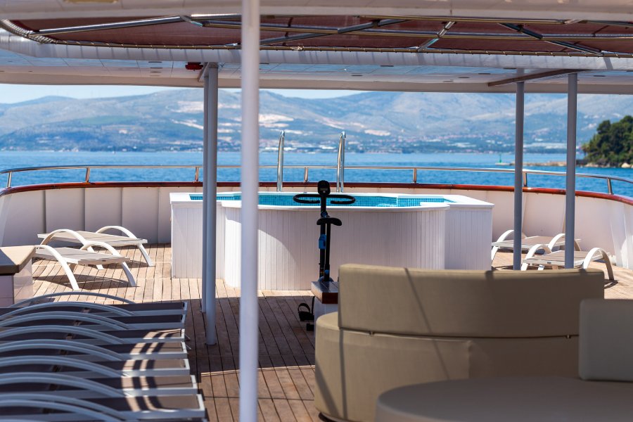 Inselhüpfen Deluxe Yacht Kreuzfahrt ab Opatija mit MY Avantura*****