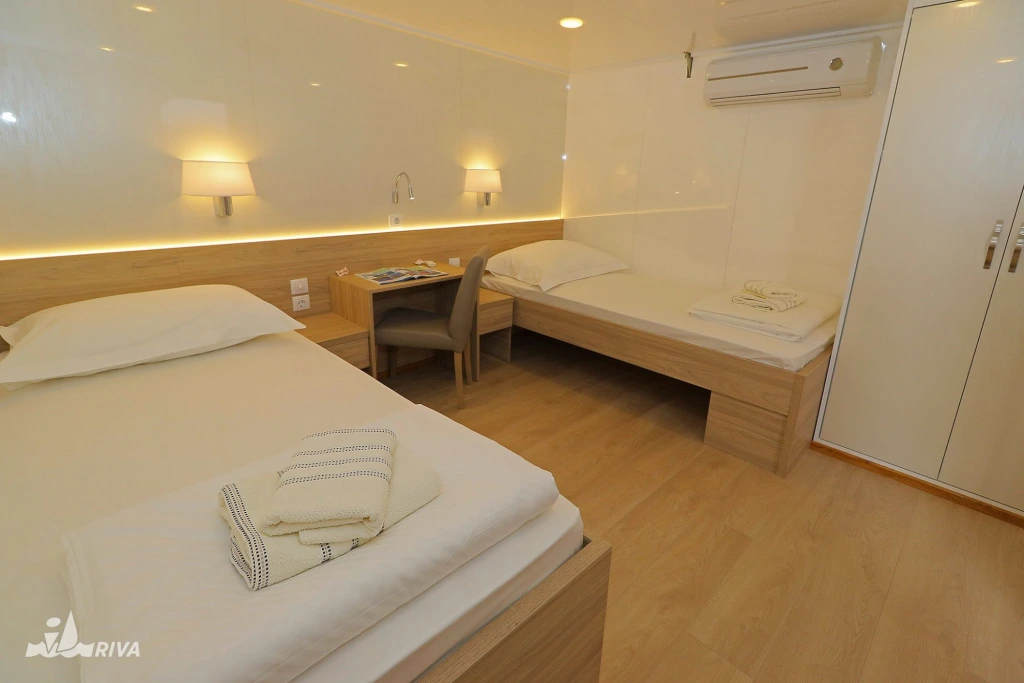 MY Relax Deluxe Schiff