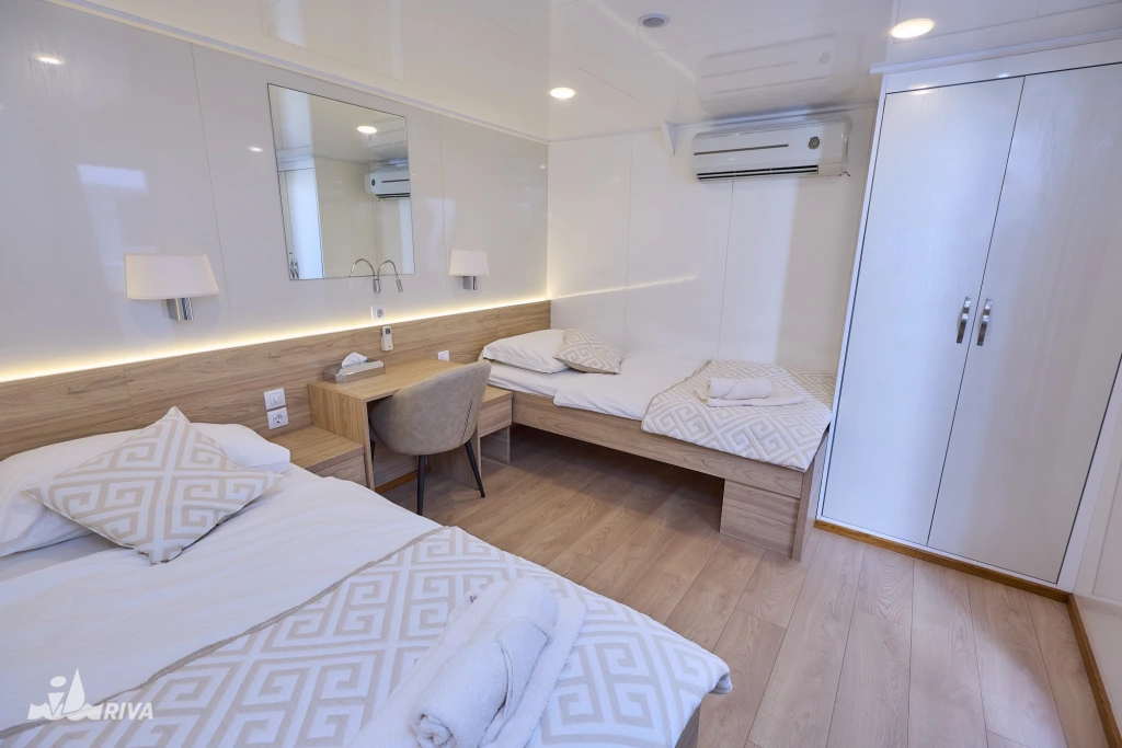 MY Relax Deluxe Schiff