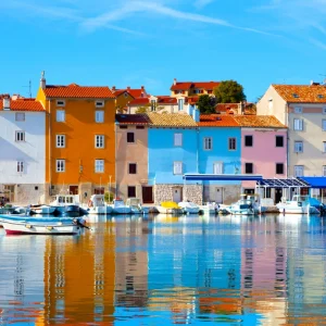 Old-Istrian-Town-In-Novigrad–33484976_1024