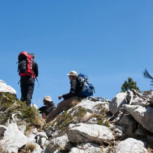 Three-Mountaineers-Resting-On–32978042_1024