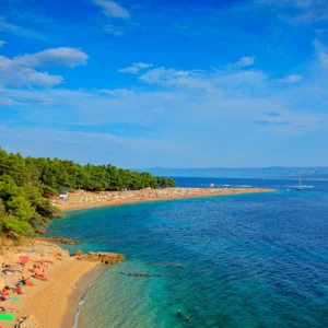 Zlatni-Rat-Beach-On-The-Island-3842903_1024