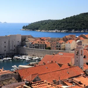 bigstock-Dubrovnik-Old-Town-And-Lokrum-21659636_1024