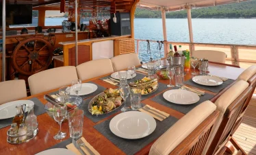 gulet sole deck
